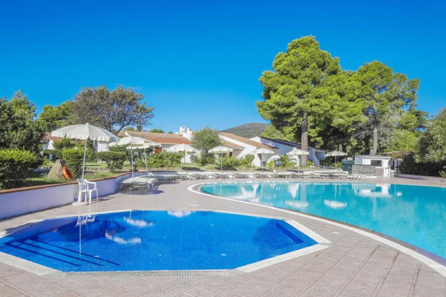 Готель Nicolaus Club Li Cucutti Agrustos Екстер'єр фото