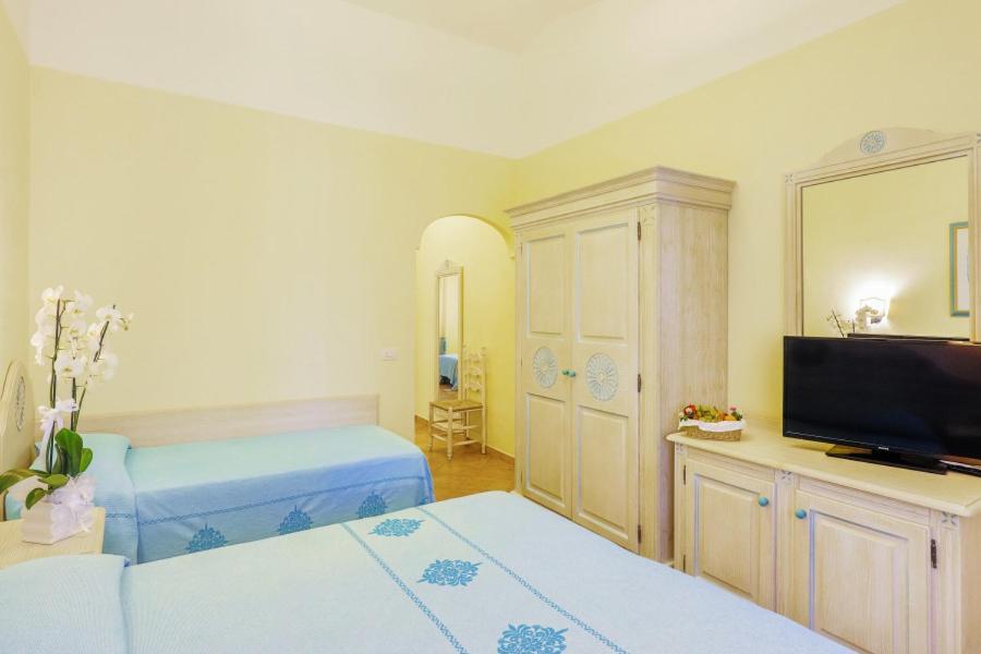 Готель Nicolaus Club Li Cucutti Agrustos Екстер'єр фото